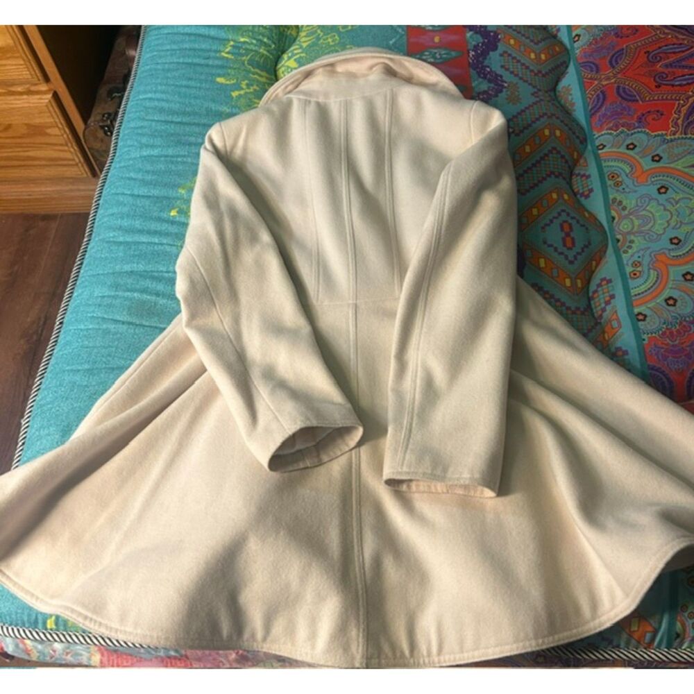 Laundry by Shelly Segal Ivory Double-Breasted Wool Skirted Coat Size Medium - Picture 6 of 10